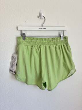 NWT Lululemon Hotty Hot High-Rise Lined Short 2.5" in Lemongrass size 10